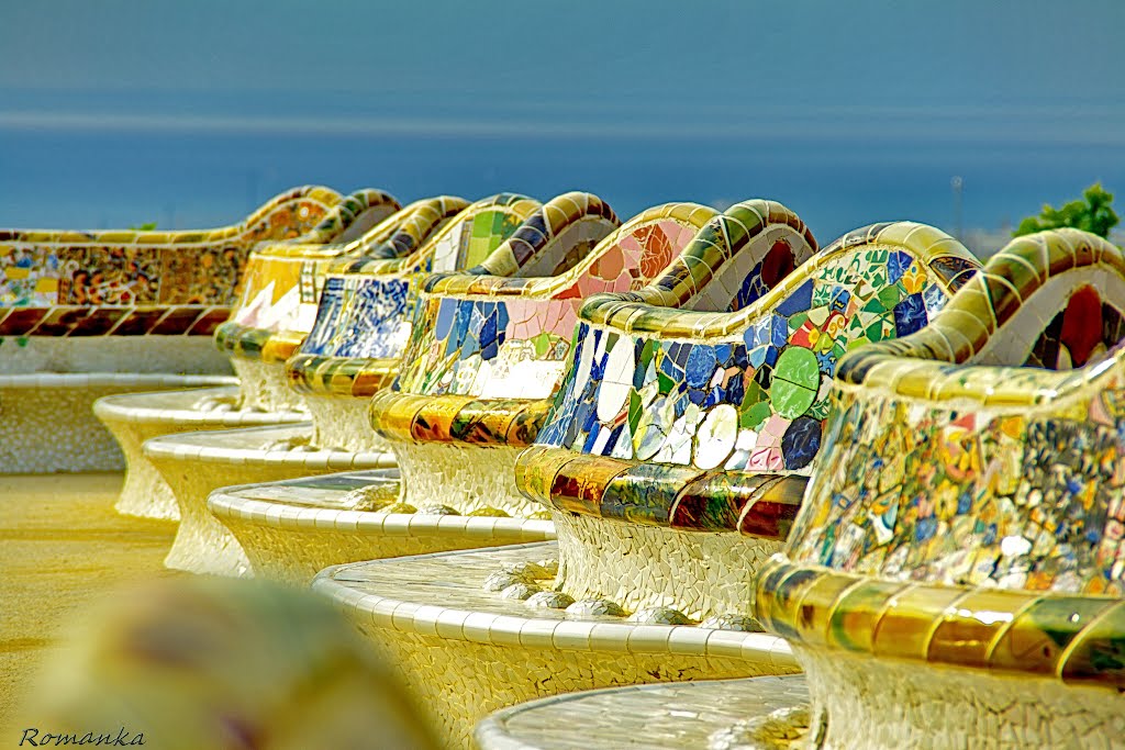 Park-Guell-Unique-Bench-with-Artistic-Mosaic-min